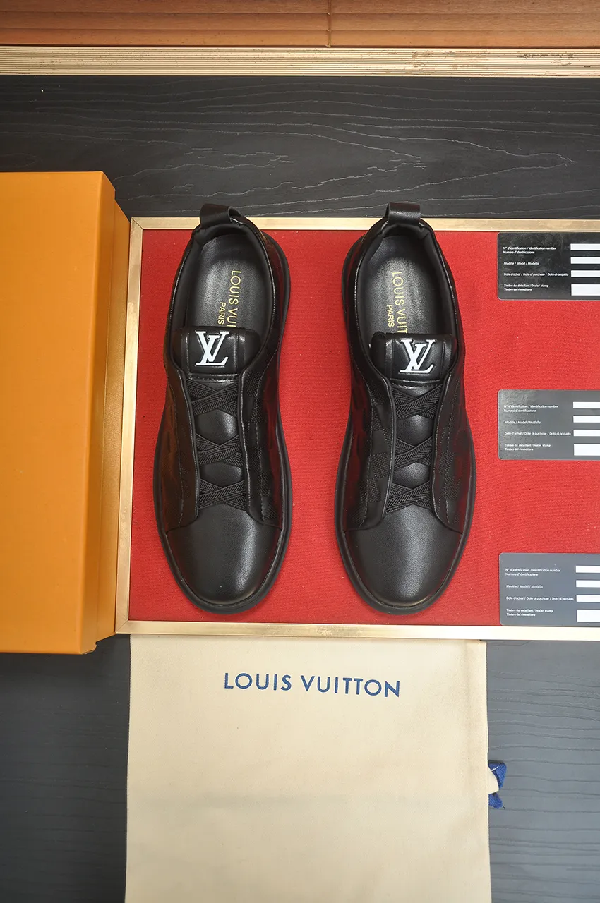 Men's shoes💰460💶【LOUIS VUITTON】Same model from LV.Louis Vuitton official website [satisfied] original single hot model LV original factory cowhide material👑1:1 original plate sheepskin lining, body accessories one to one mold opening💪 counter quality 🙏 Dear friends, if you still worry about wearing matching shoes💋, then these shoes are your best choice🎁🎁! 38-45 (45 is custom-made and cannot be returned or exchanged)
